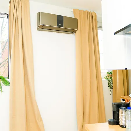 Lovely 1br & 1lr For 4p, Only 15 Min Walk To Center 아파트 헨트