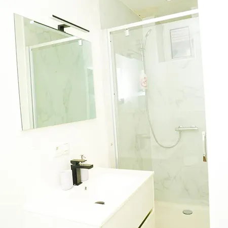 아파트 Lovely 1br & 1lr For 4p, Only 15 Min Walk To Center 헨트