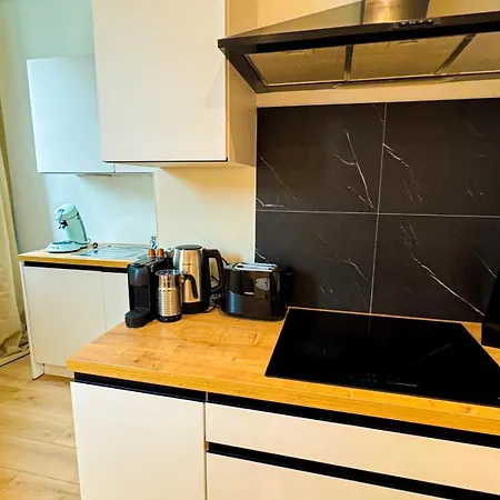 아파트 Lovely 1br & 1lr For 4p, Only 15 Min Walk To Center