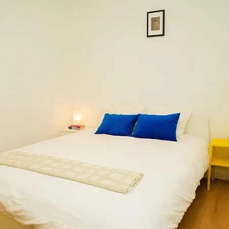 Lovely 1br & 1lr For 4p, Only 15 Min Walk To Center