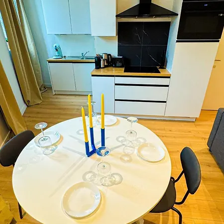 Lovely 1br & 1lr For 4p, Only 15 Min Walk To Center *