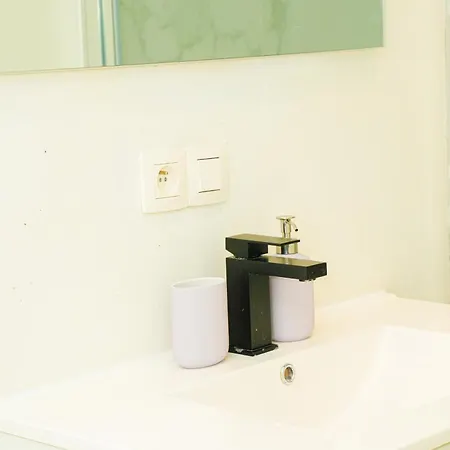 Lovely 1br & 1lr For 4p, Only 15 Min Walk To Center *