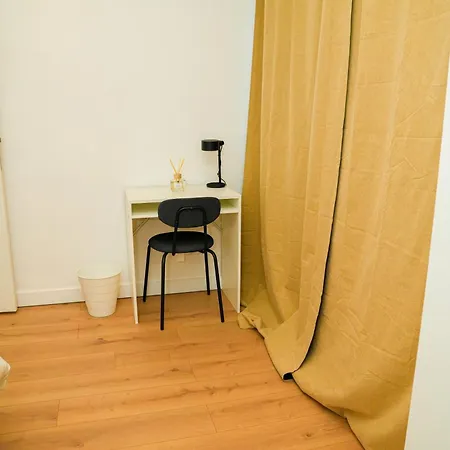 Lovely 1br & 1lr For 4p, Only 15 Min Walk To Center Lejlighed