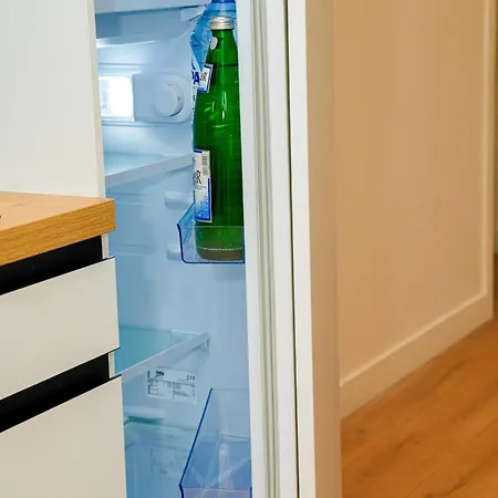 Lovely 1br & 1lr For 4p, Only 15 Min Walk To Center Διαμέρισμα