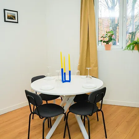 Lovely 1br & 1lr For 4p, Only 15 Min Walk To Center Апартаменти *