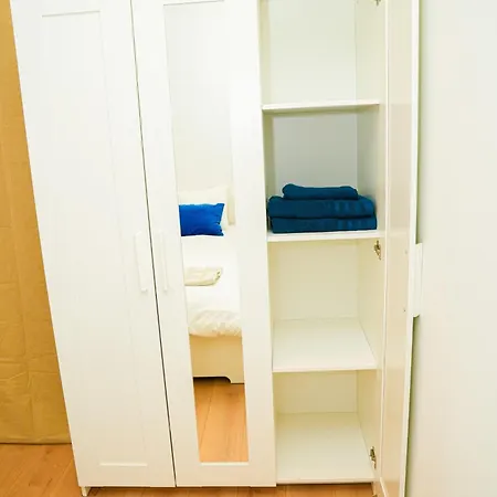 Lovely 1br & 1lr For 4p, Only 15 Min Walk To Center Διαμέρισμα