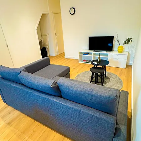 Lovely 1br & 1lr For 4p, Only 15 Min Walk To Center *