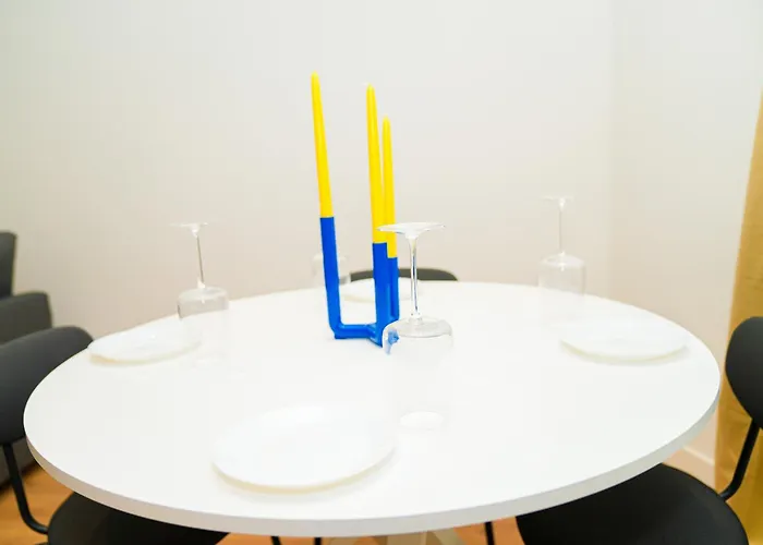 Lovely 1br & 1lr For 4p, Only 15 Min Walk To Center Апартаменты *