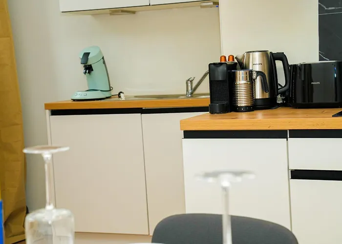 Апартаменты Lovely 1br & 1lr For 4p, Only 15 Min Walk To Center