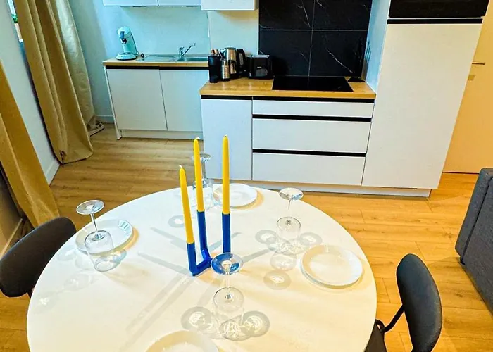 Lovely 1br & 1lr For 4p, Only 15 Min Walk To Center *