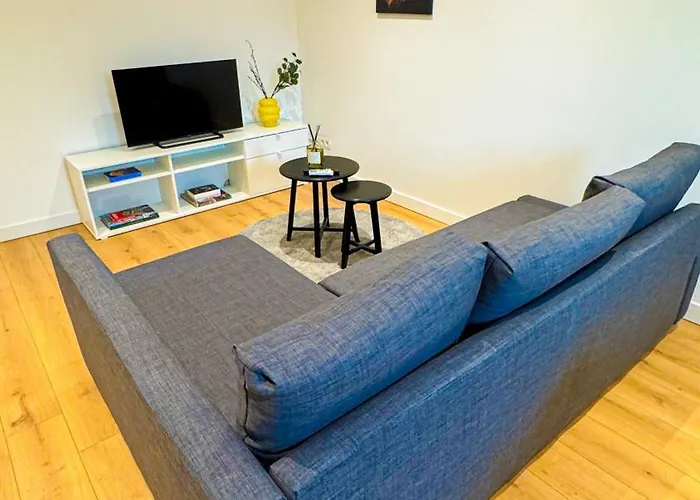 Апартаменты Lovely 1br & 1lr For 4p, Only 15 Min Walk To Center