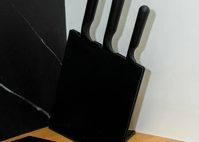 Lovely 1br & 1lr For 4p, Only 15 Min Walk To Center Апартаменты *