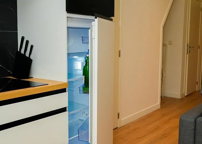 Lovely 1br & 1lr For 4p, Only 15 Min Walk To Center Апартаменты