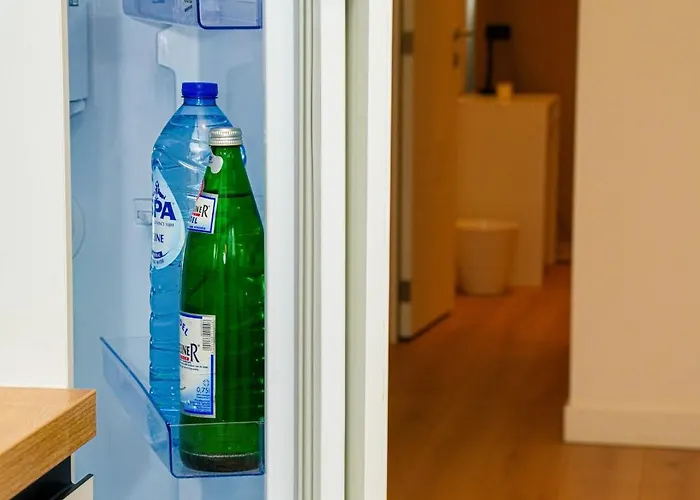 Lovely 1br & 1lr For 4p, Only 15 Min Walk To Center Апартаменты *