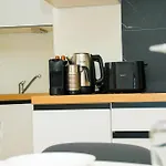 Lovely 1br & 1lr For 4p, Only 15 Min Walk To Center خنت