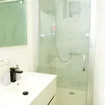 Lovely 1br & 1lr For 4p, Only 15 Min Walk To Center شقة