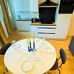 Lovely 1br & 1lr For 4p, Only 15 Min Walk To Center *