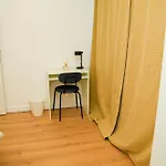 Lovely 1br & 1lr For 4p, Only 15 Min Walk To Center شقة