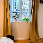 شقة Lovely 1br & 1lr For 4p, Only 15 Min Walk To Center *