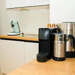 Lovely 1br & 1lr For 4p, Only 15 Min Walk To Center شقة *