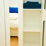 Lovely 1br & 1lr For 4p, Only 15 Min Walk To Center شقة *