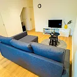 Lovely 1br & 1lr For 4p, Only 15 Min Walk To Center *
