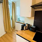 Lovely 1br & 1lr For 4p, Only 15 Min Walk To Center خنت