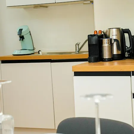 شقة Lovely 1br & 1lr For 4p, Only 15 Min Walk To Center