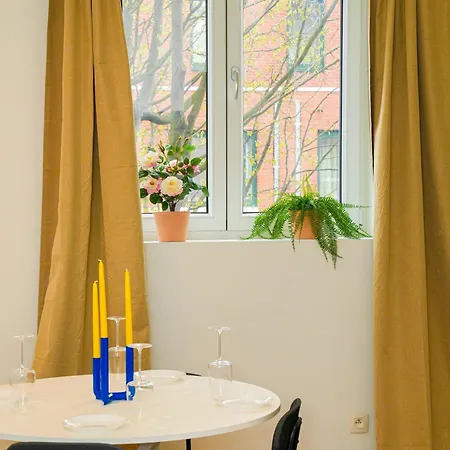 Lovely 1br & 1lr For 4p, Only 15 Min Walk To Center Apartamento