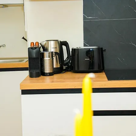 Lovely 1br & 1lr For 4p, Only 15 Min Walk To Center خنت