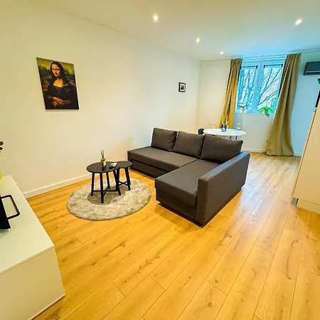 شقة Lovely 1br & 1lr For 4p, Only 15 Min Walk To Center *