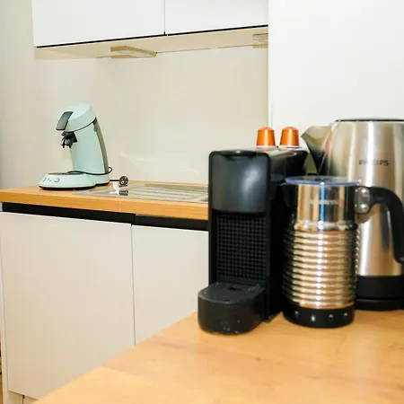 Lovely 1br & 1lr For 4p, Only 15 Min Walk To Center Apartamento *
